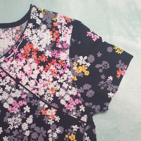 Floral Scrub Top - Picture 3 of 3